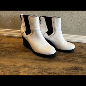 Worn twice, white Sorel Wedge Boot!